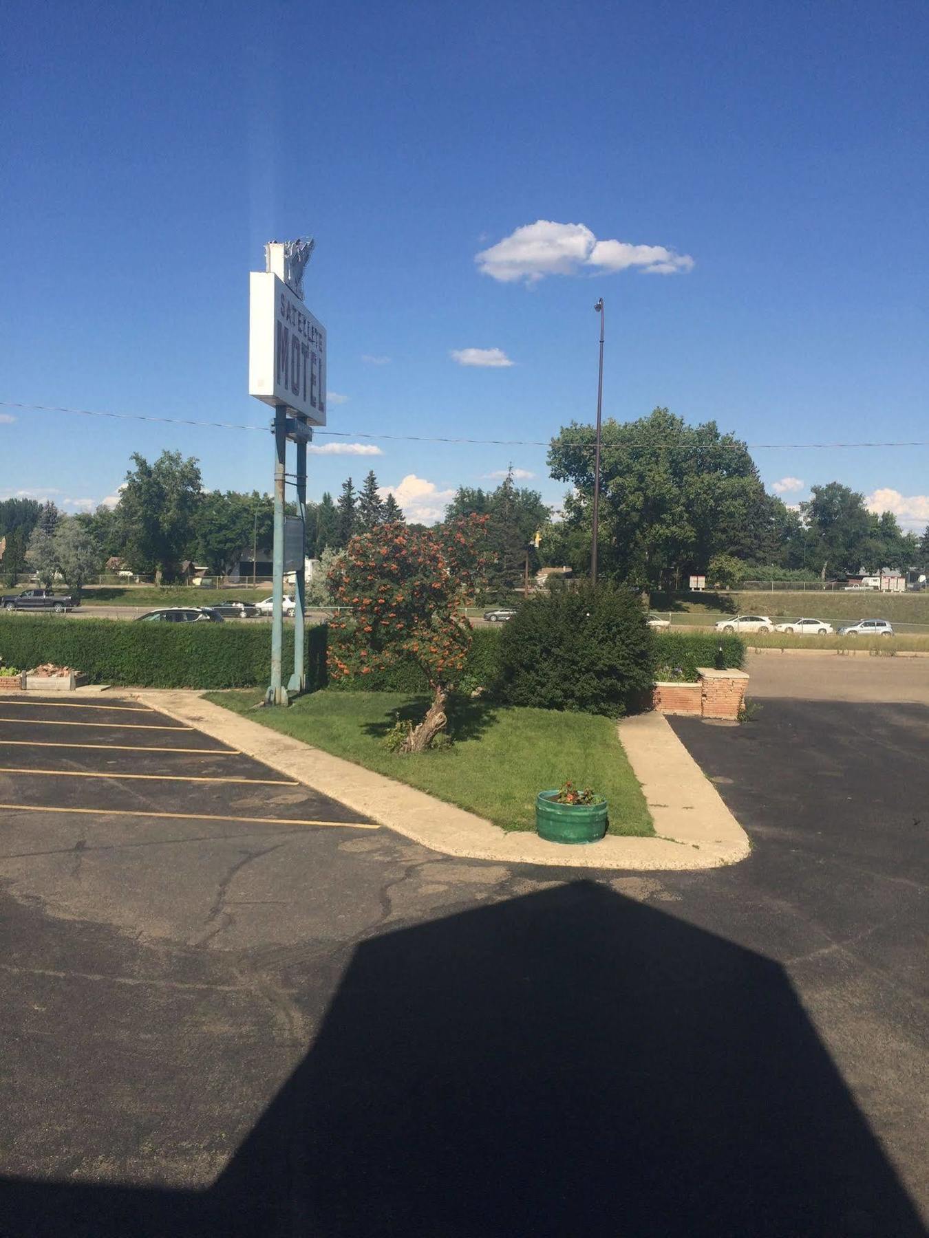 Satellite Motel Medicine Hat Exterior photo